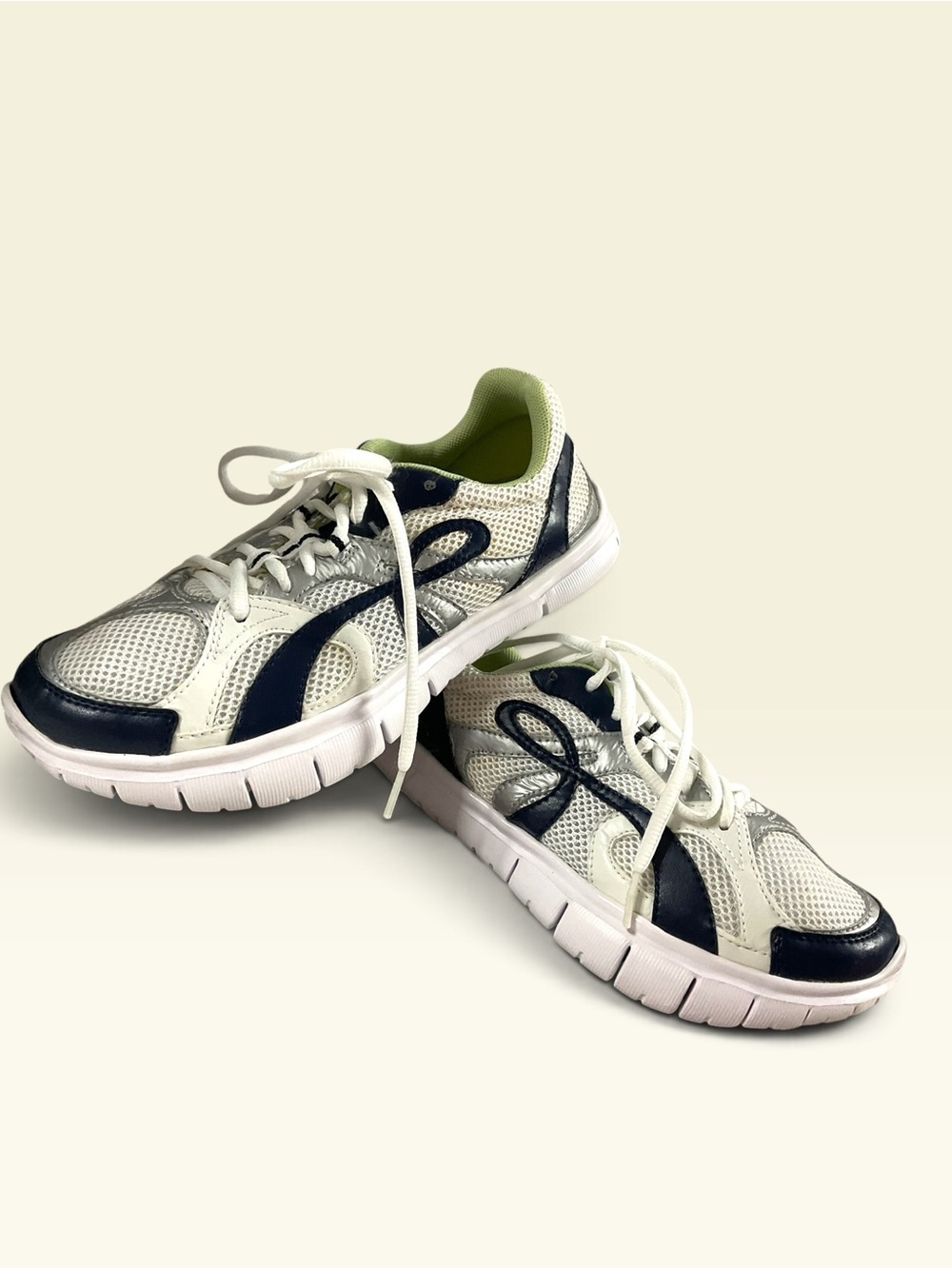 Earth Glide Women’s Lightweight Mesh Running Sneakers White/Navy Size 7.5B